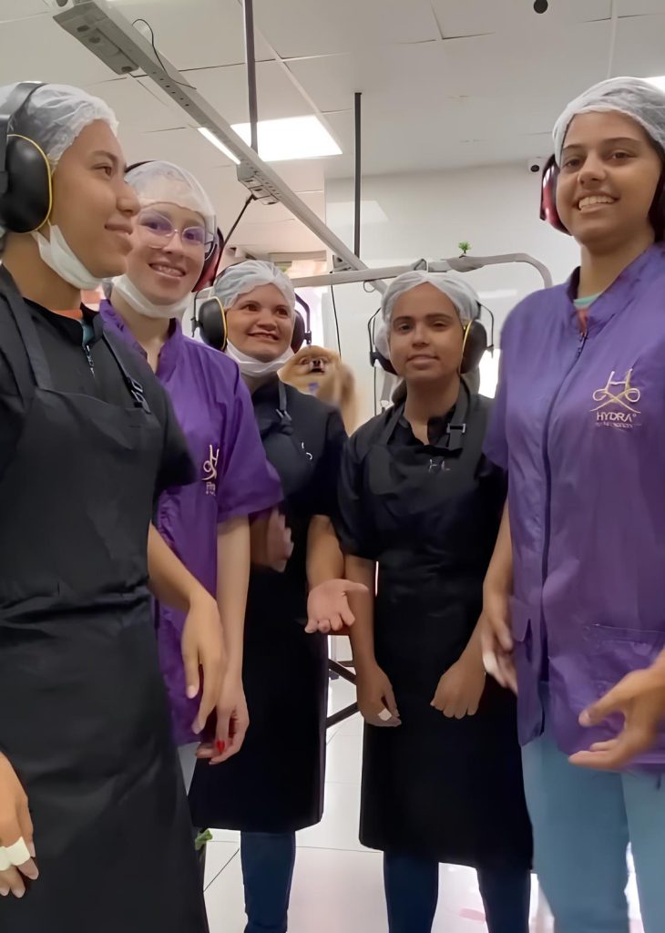 funcionárias de pet shop que dançaram com lulu da pomerânia.