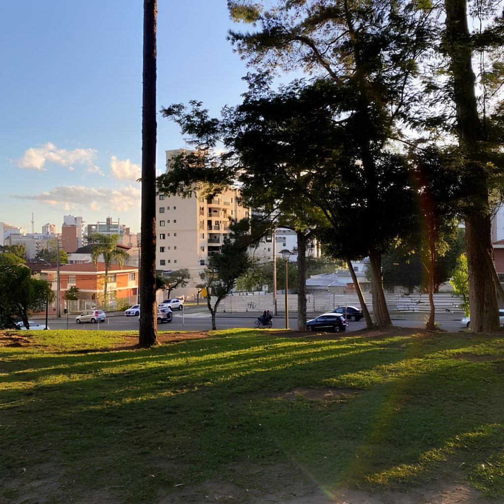 praça brigadeiro Epinghaus localizada no bairro juvevê em curitiba.