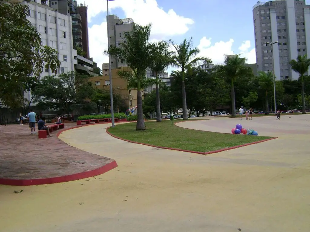 um parque canino em elo horizonte.