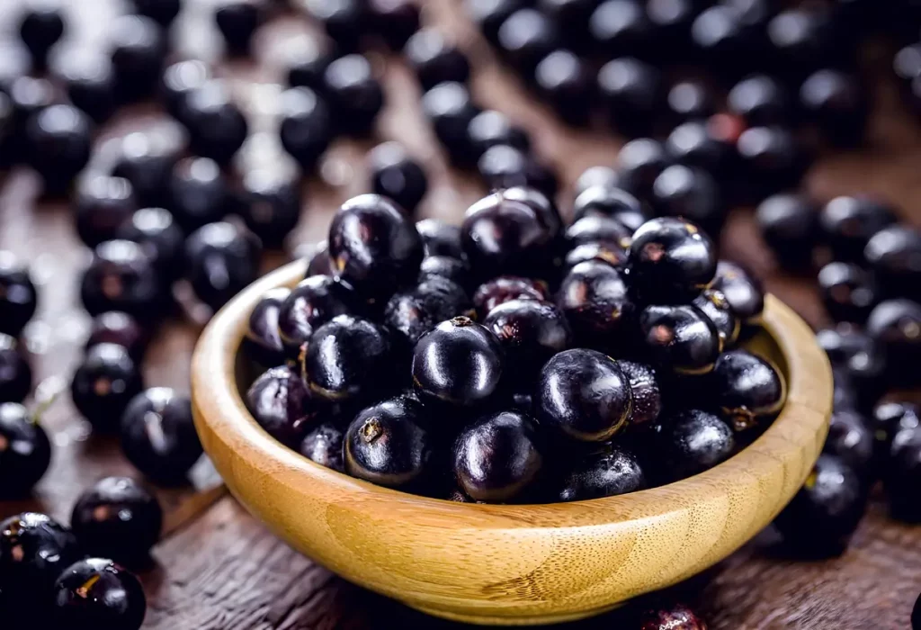 Jabuticabas em uma tigela.