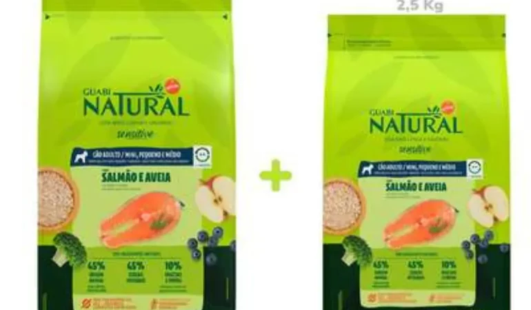 Dois pacotes de ração da marca guabi natural.