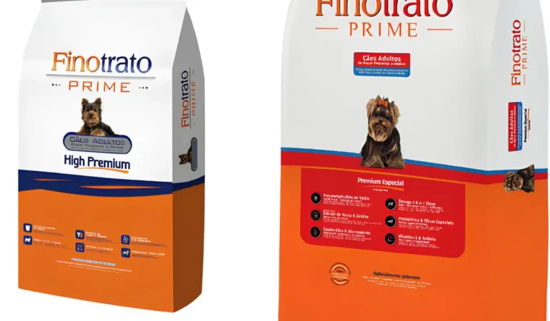 Dois pacotes de ração finotrato.