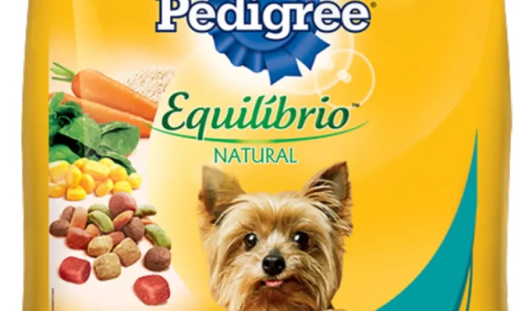 Um pacote de ração pedigree.